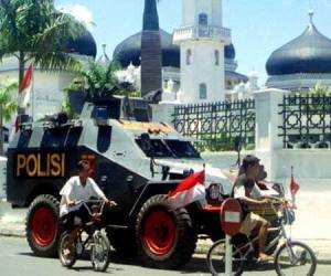 acehbtr40polisi.jpg