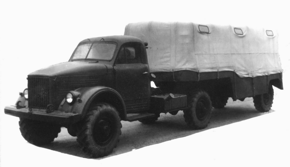 ГАЗ-63Д с активным 4х-тонным полуприцепом ГАЗ-745.jpg