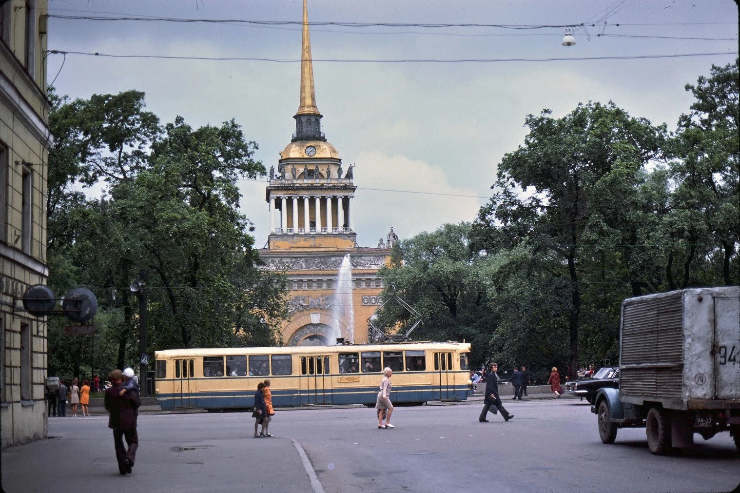 угол Адмиралтейского и Дзержинского.jpg