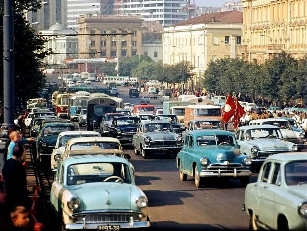 Москва 1968г ГАЗ-21, ГАЗ-51.jpg