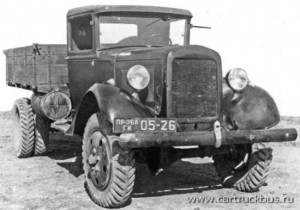 Первый прототип ГАЗ-63 был создан в 1939 году именно в двухскатном варианте.