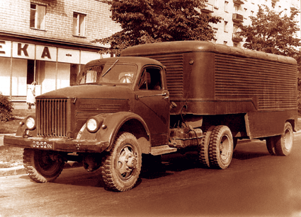 Седельный тягач ГАЗ-63П предназначался для буксировки полуприцепов по бездорожью. Такие машины выпускались с 1958 по 1968 г. Фото автора
