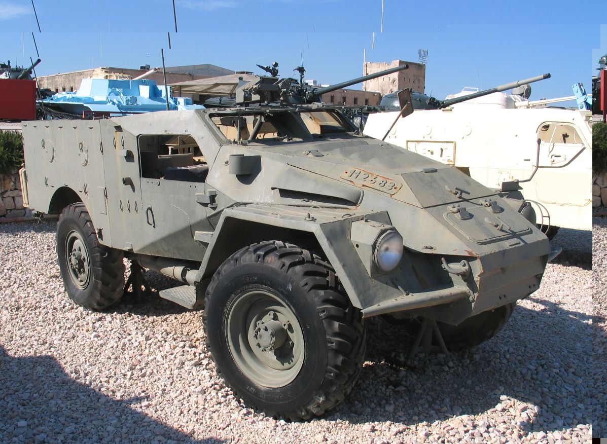 BTR-40-latrun-2.jpg