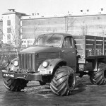ГАЗ 63 с установленными на колеса арочными шинами